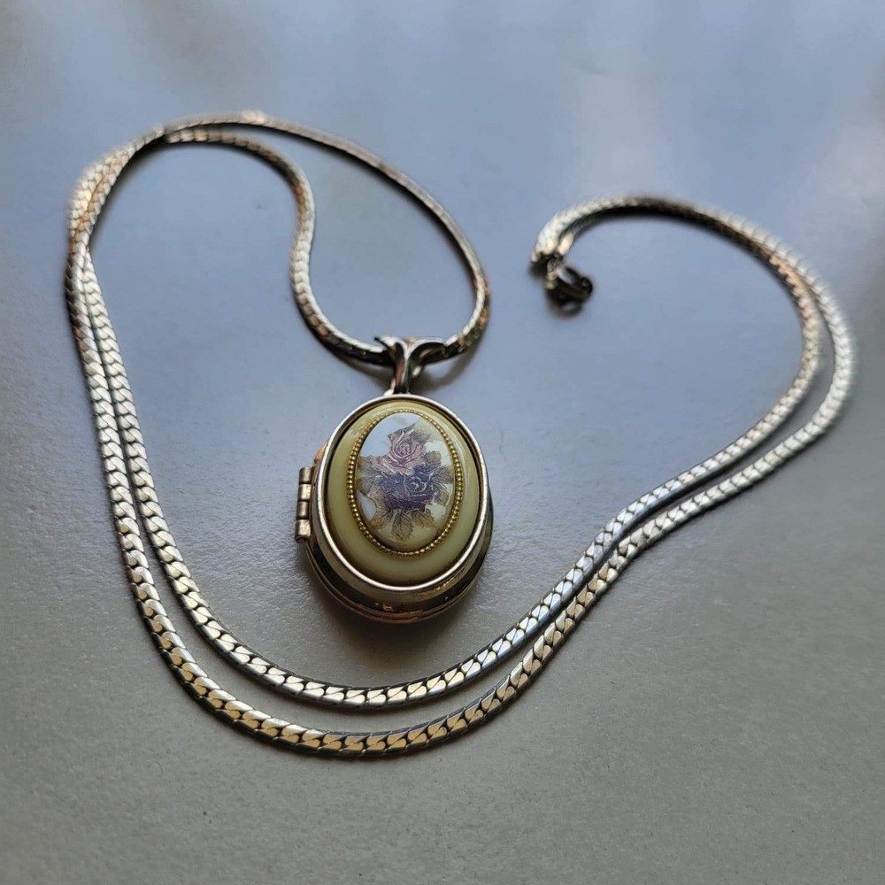 Vintage Gold Tone Metal Floral Rose Oval Locket Necklace Cream Pink Brown